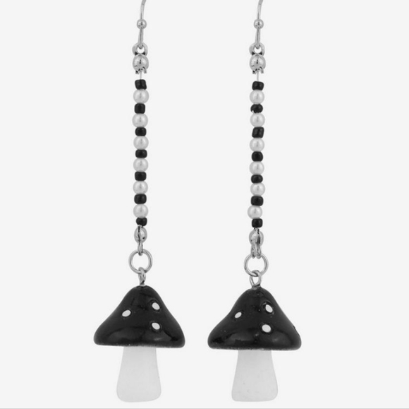 🎉HPx2🎉 Black+White Mushroom Earrings - Picture 2 of 3